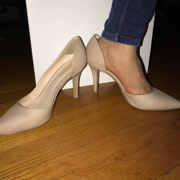 Nine West heels 👠 Beige Colorway - Picture 3 of 4